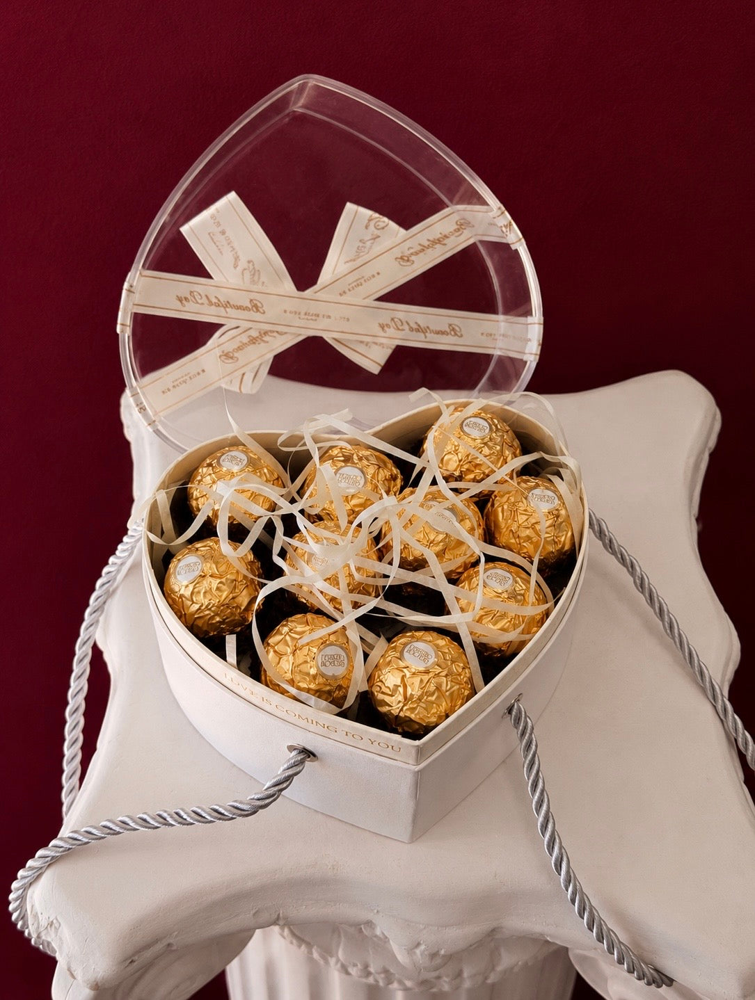 Ivory Heart Chocolate Gift Box Nostalgie Flowers
