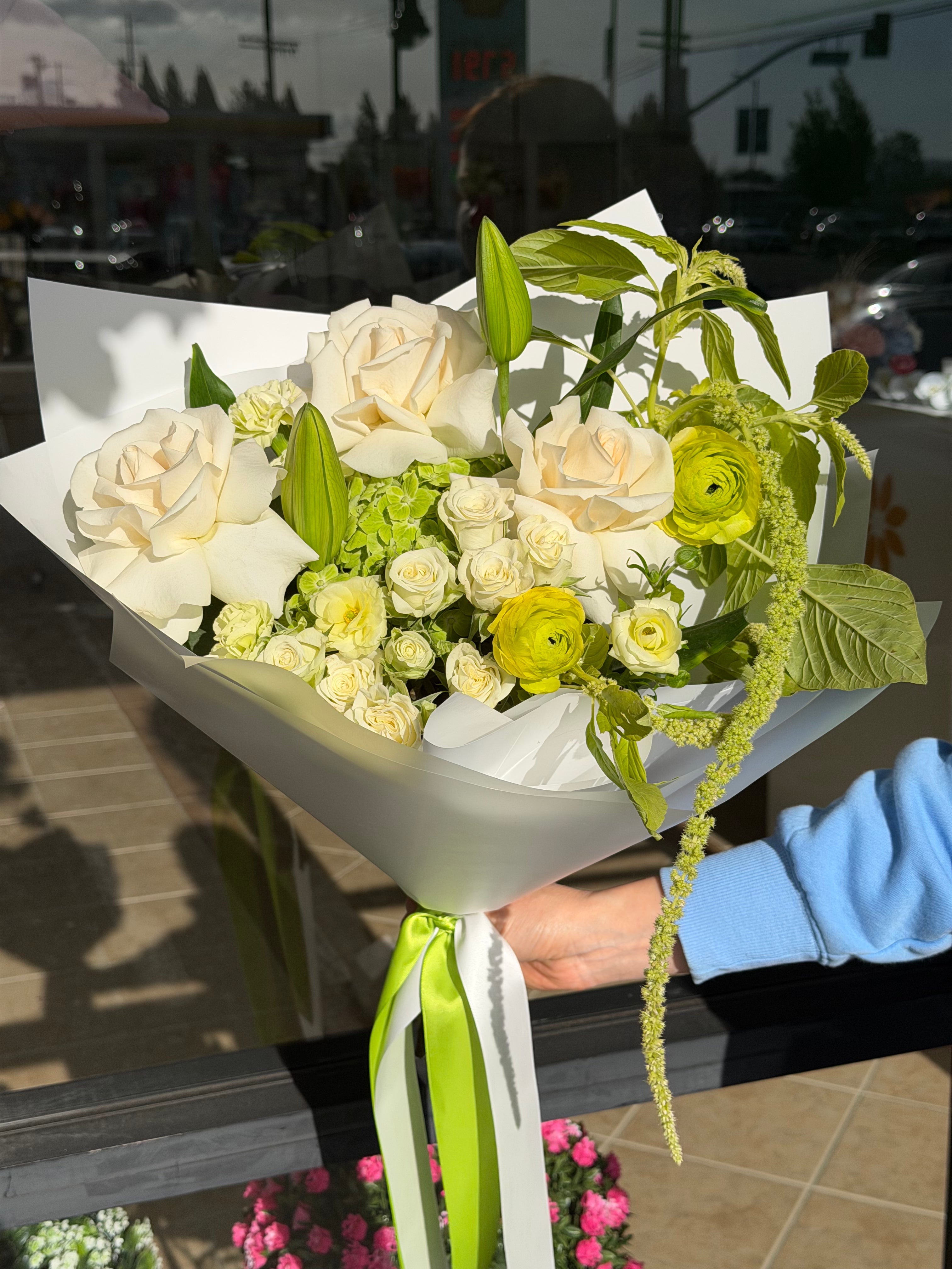 Ivory Lime Luxe Bouquet